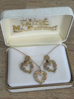 Mt. Rushmore Black Hills Gold vintage set